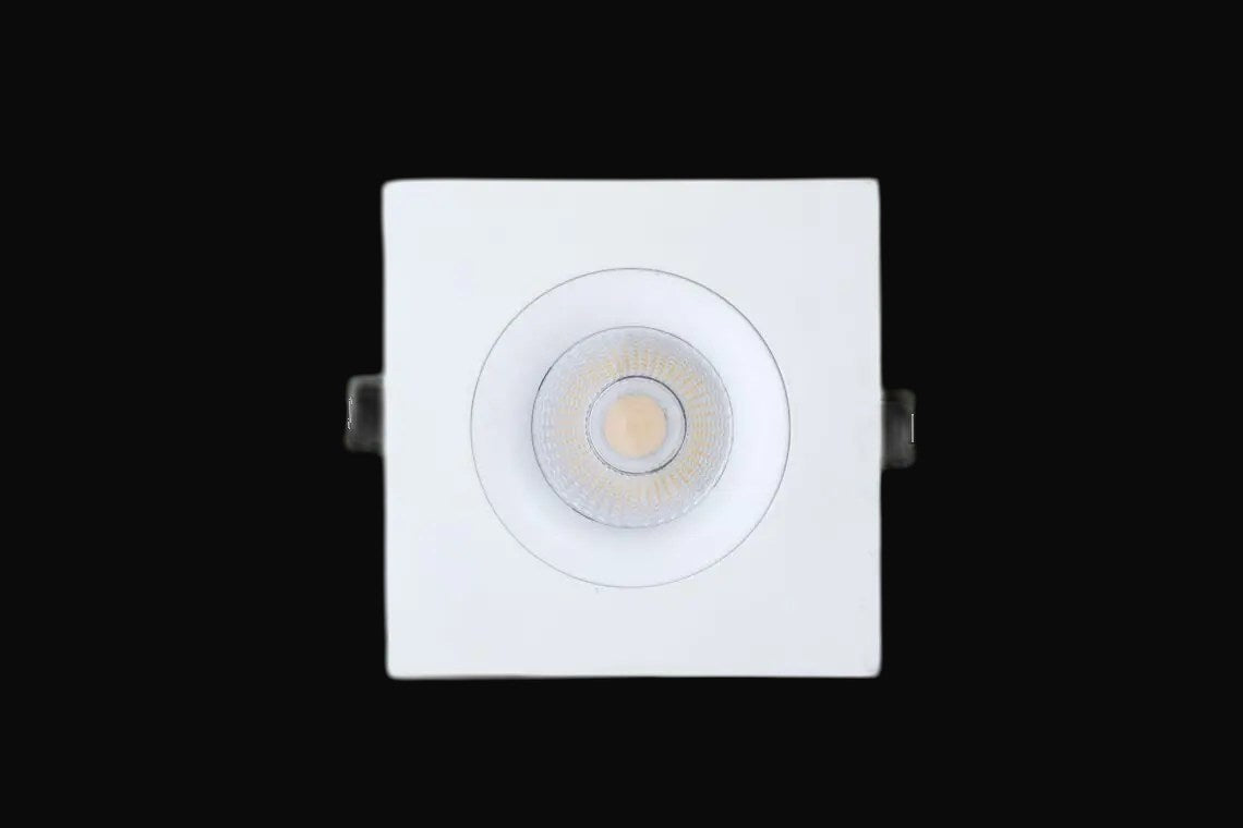 Encastré orientable en retrait 3,5 po 3CCT carré, blanc