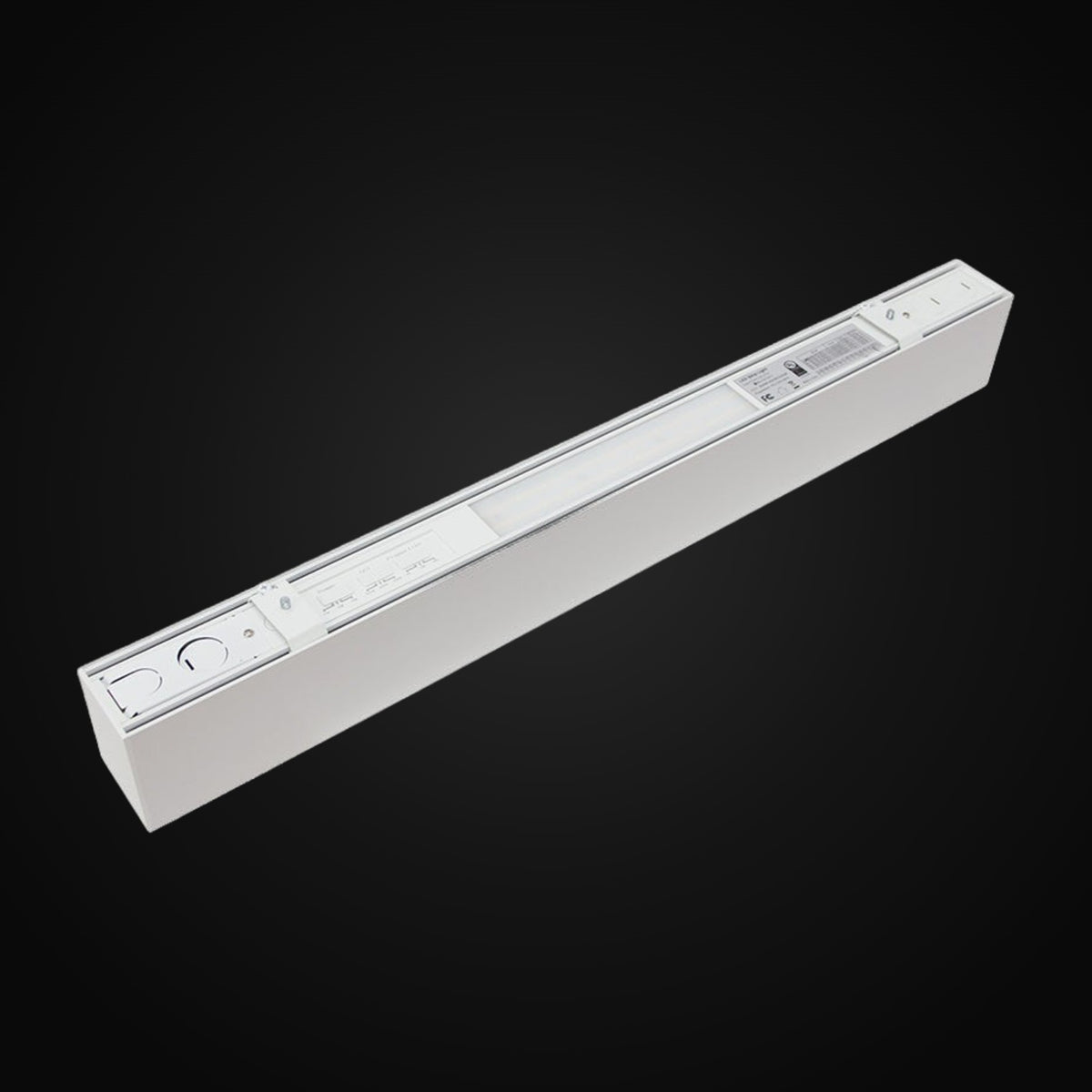 Luminaire linéaire 4 pi, 120-347 V c.a., puissance ajustable 30/40/50 W, gradation 0-10 V, IRC>80, 130 lm/W, 3CCT