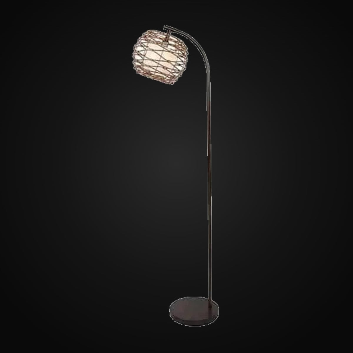 Lampadaire en métal 62 po H, abat-jour rotin et lin