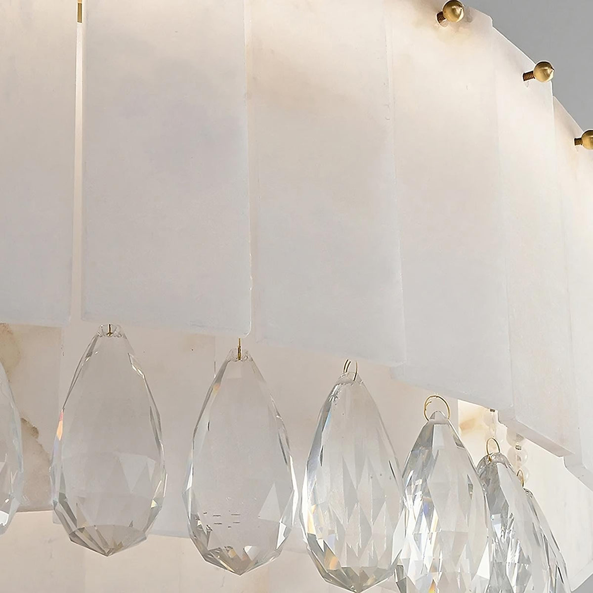 Lustre rond Stuart 23 po en marbre et cristal – vue 4