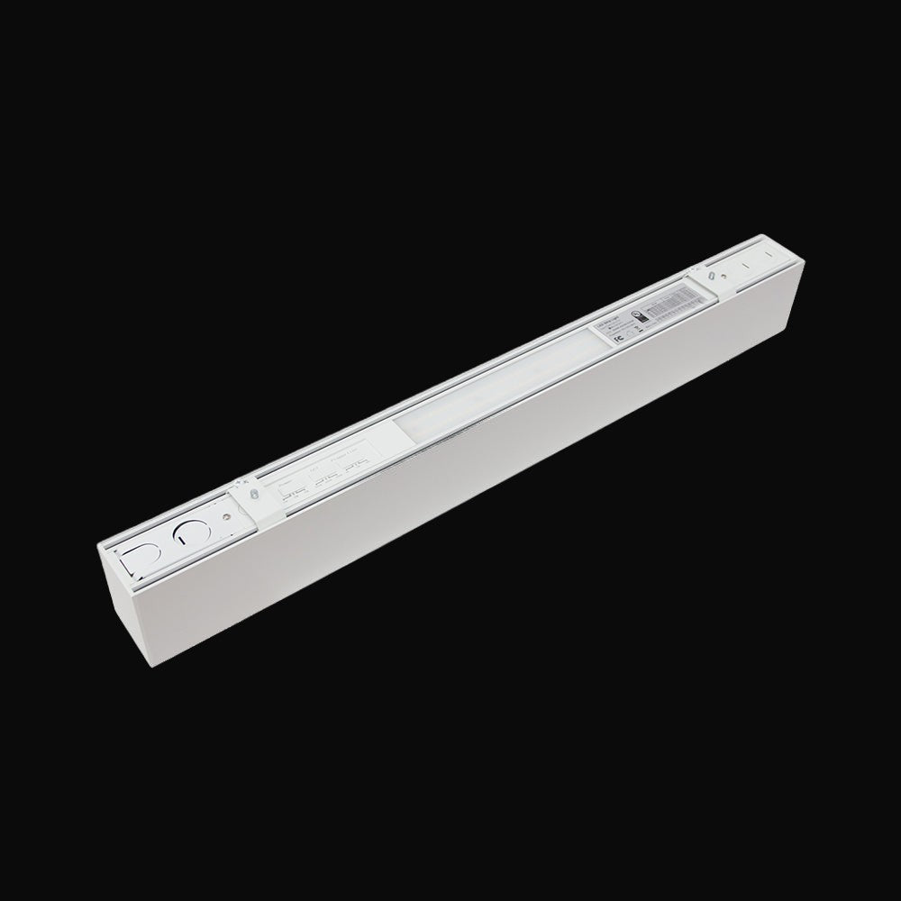 Luminaire linéaire 4 pi, 120-347 V c.a., puissance ajustable 30/40/50 W, gradation 0-10 V, IRC>80, 130 lm/W, 3CCT