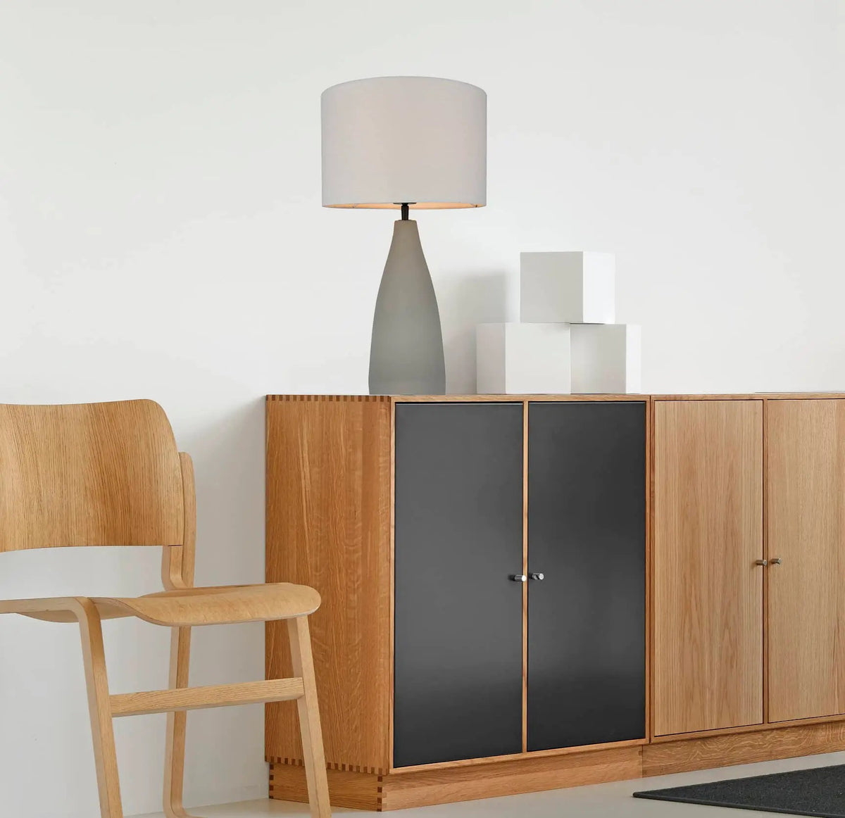 Lampe de table à base de béton – vue 2