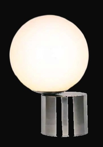 Lampe de table nickel satiné et verre opale