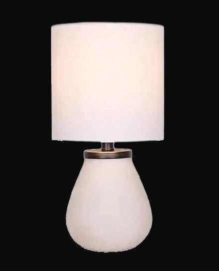 Lampe de table en verre blanc 18 po H