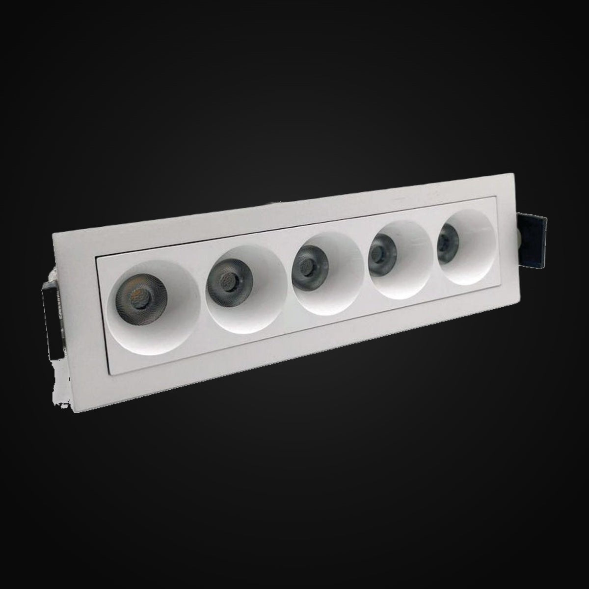 Luminaire linéaire encastré DEL 5 têtes 120 V c.a., 10 W, 38°, 600 lm, IRC>90, emplacement humide, 4000K blanc
